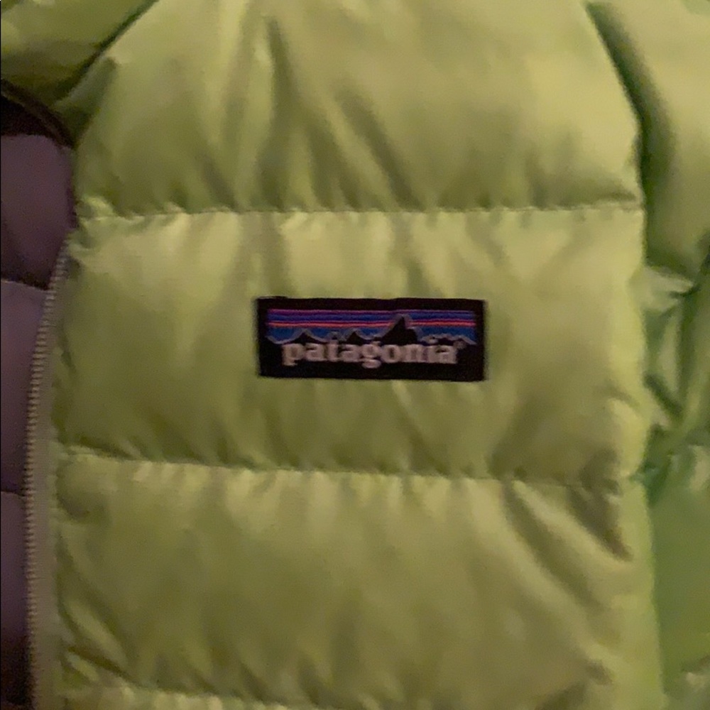 Kids Green Patagonia puff jacket